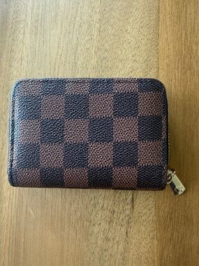 Elegant Checkered Zip Credit Card Case